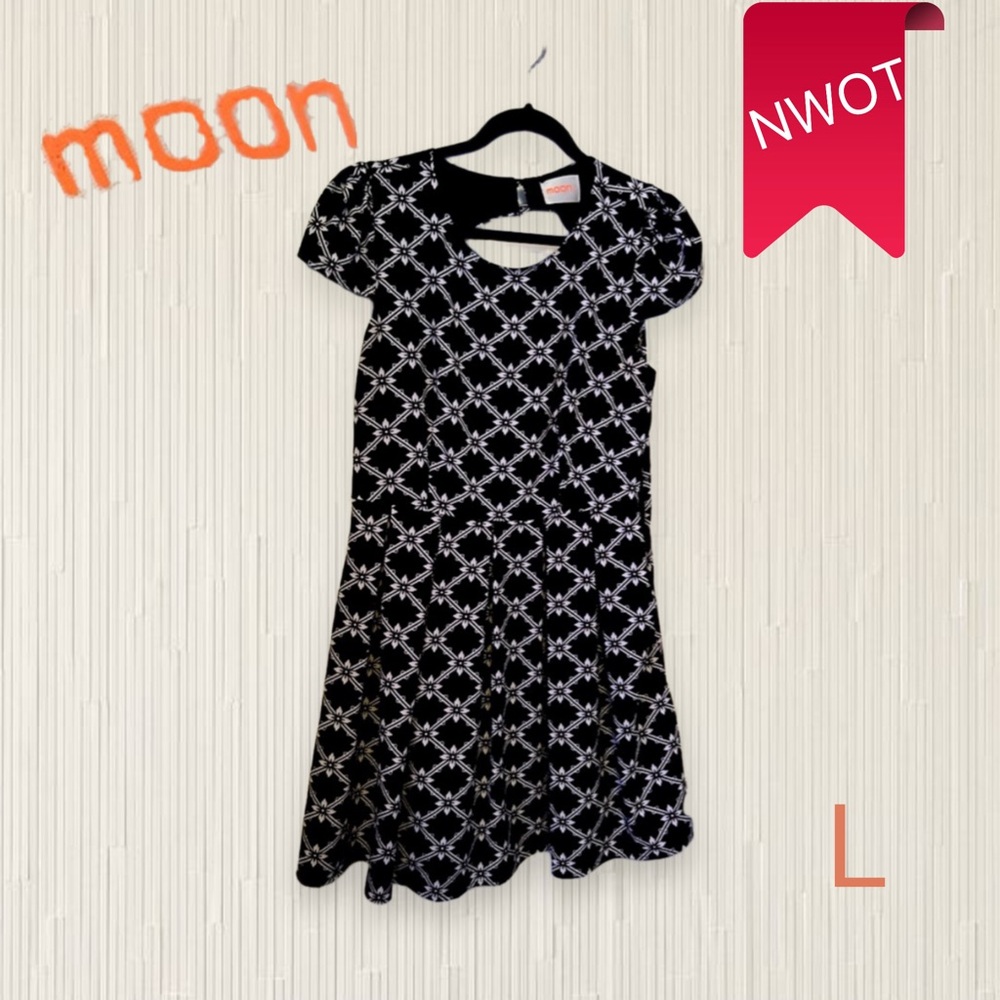 🆕 *NWOT* MOON | L | Black & White mini dress puffy sleeves & keyhole back